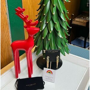 NWT KURT GEIGER LONDON
Rainbow Linear Link Earrings #TSER